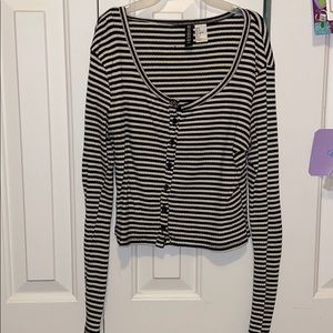 H&M cropped long sleeve LIKE NEW